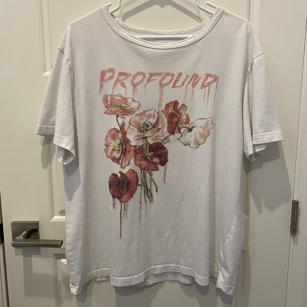 2/$25 Profound Aesthetic White, Pink and Red Flower Short Sleeve Tshirt Size M